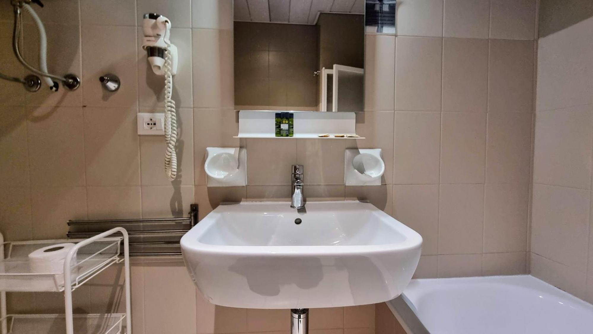 Locanda Al Volo Tommaseo Триест Екстериор снимка